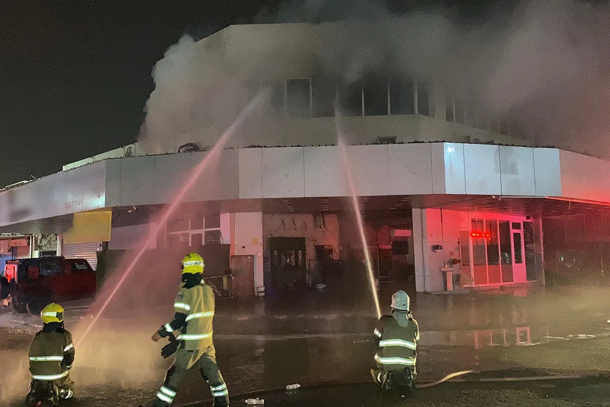 إطفاء حريق في مطبعة بالشويخ الصناعية دون تسجيل إصابات
