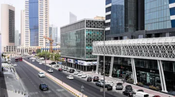 الطرق الرسمية المسماة على أسماء حكام الكويت ورؤساء الدول والشخصيات التاريخية وبعض الشيوخ