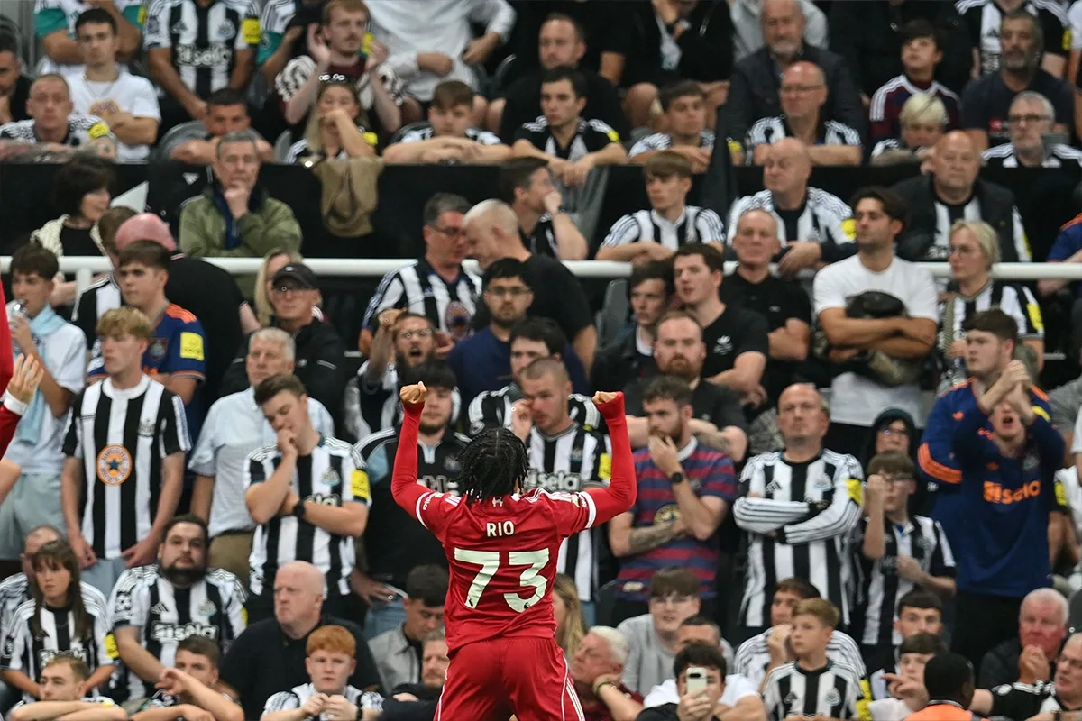 ليفربول يحقق انتصاراً مثيراً على نيوكاسل في الدوري الإنجليزي ليفربول يحقق انتصاراً مثيراً على نيوكاسل في الدوري الإنجليزي