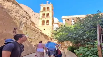 500 سائح من جنسيات متنوعة يزورون دير سانت كاترين – صور