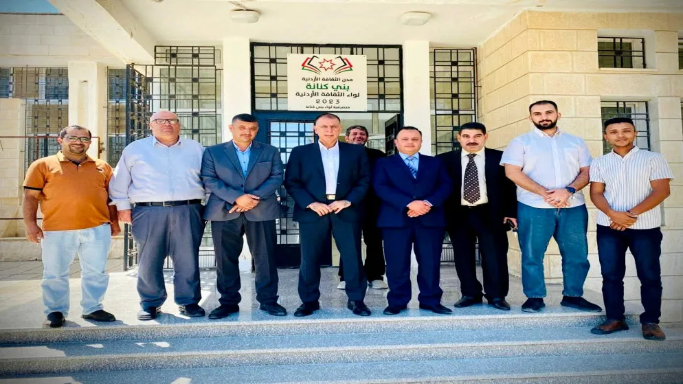 وزير الداخلية يشدد في متصرفية بني كنانة على أهمية رصد شكاوى المواطنين. وزير الداخلية يشدد في متصرفية بني كنانة على أهمية رصد شكاوى المواطنين.