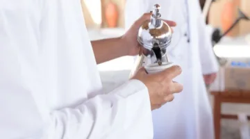 “مشكلة الجاهات الكبيرة” .. مسؤول اعتمد على أقاربه فقط .. وآخر تواجد ابنه في مراسم زواجه