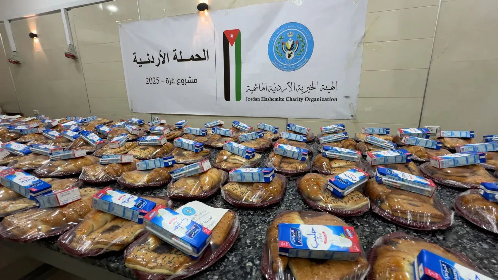 “الحملة الأردنية” تقدم وجبات إفطار لمرضى الكلى في شمال قطاع غزة