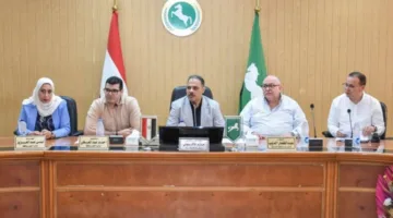 محافظ الشرقية يعقد اجتماعاً مع أعضاء اللجنة العليا وغرفة العمليات الرئيسية
