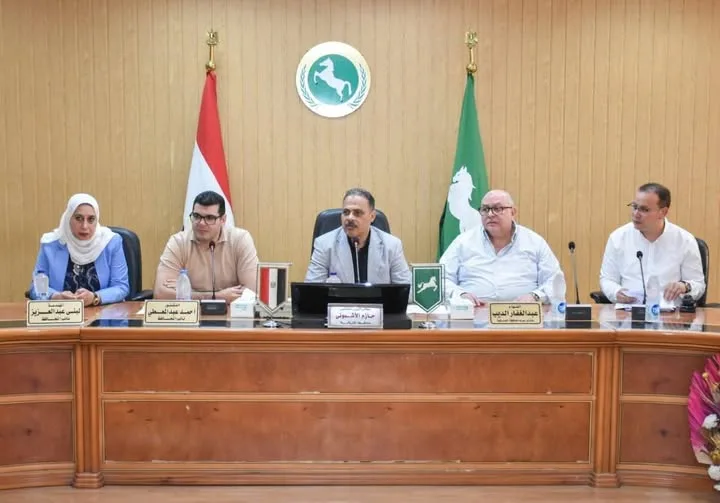 محافظ الشرقية يعقد اجتماعاً مع أعضاء اللجنة العليا وغرفة العمليات الرئيسية محافظ الشرقية يعقد اجتماعاً مع أعضاء اللجنة العليا وغرفة العمليات الرئيسية