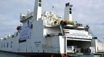 سفينة خليفة تصل إلى العريش محملة بـ 7166 طناً من المساعدات لمساعدة غزة ضمن عملية الفارس الشهم 3.