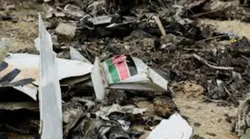 6 وفيات إثر سقوط طائرة إسعاف فوق منازل في نيروبي (فيديو)
