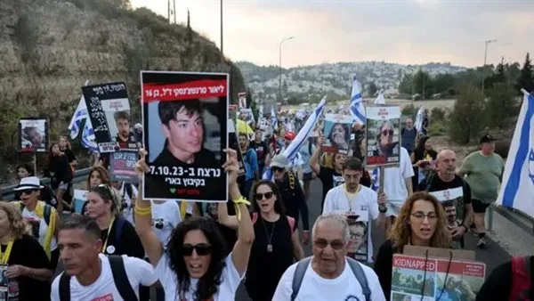 60 ألف شخص يتظاهرون في تل أبيب مطالبين بإبرام اتفاق لإطلاق سراح المحتجزين.