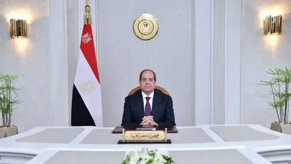 الرئيس السيسي يلتقي بمحافظ البنك المركزي لمناقشة السياسة النقدية وتأمين العملات الأجنبية الرئيس السيسي يلتقي بمحافظ البنك المركزي لمناقشة السياسة النقدية وتأمين العملات الأجنبية