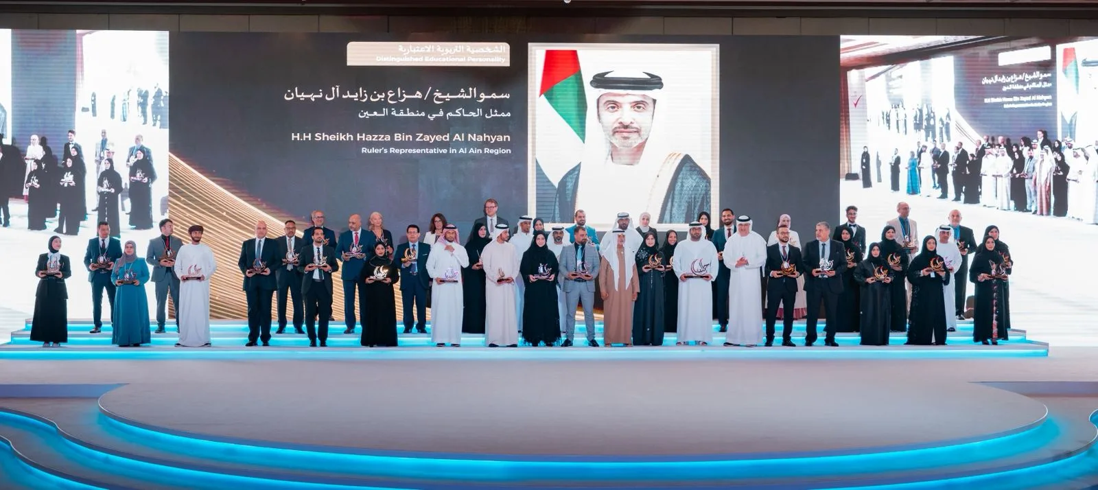 الإمارات تبدأ النسخة التاسعة من جائزة خليفة للتعليم. الإمارات تبدأ النسخة التاسعة من جائزة خليفة للتعليم.