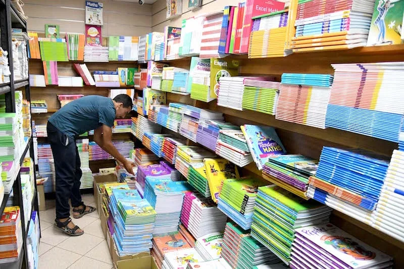 كتب بأربعة دراهم: ناشرون يتسابقون لتقليص أسعار كتب “الريادة” بشكل غير معتاد.