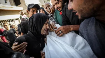 إسرائيل تقتل 20 فلسطينياً، من بينهم 9 كانوا ينتظرون المساعدات.