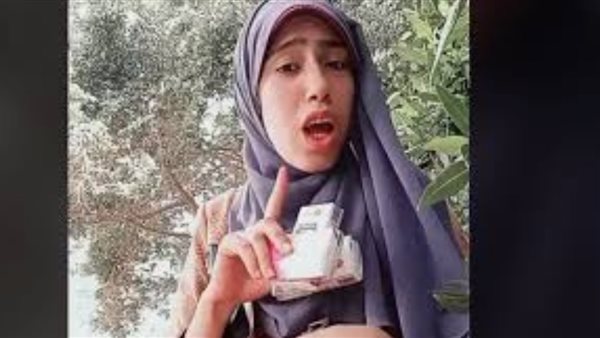 البلوجر علياء قمرون