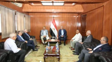 في بداية زيارته لشركة طنطا، وزير قطاع الأعمال يجتمع مع محافظ الغربية ونواب البرلمان