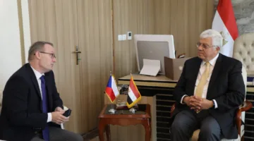 وزير التعليم العالي يتناول سبل تعزيز التعاون مع السفير التشيكي في مصر.