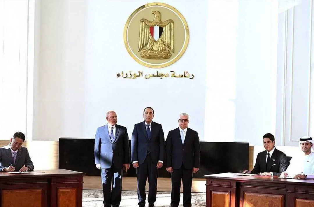 مصر تتوصل إلى صفقة كبيرة بقيمة 220 مليون دولار لإنتاج الألواح الشمسية. مصر تتوصل إلى صفقة كبيرة بقيمة 220 مليون دولار لإنتاج الألواح الشمسية.