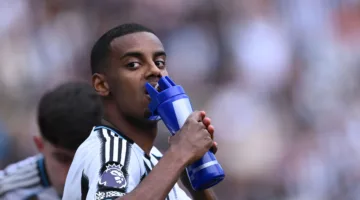 ليفربول يتراجع عن صفقة إيزاك