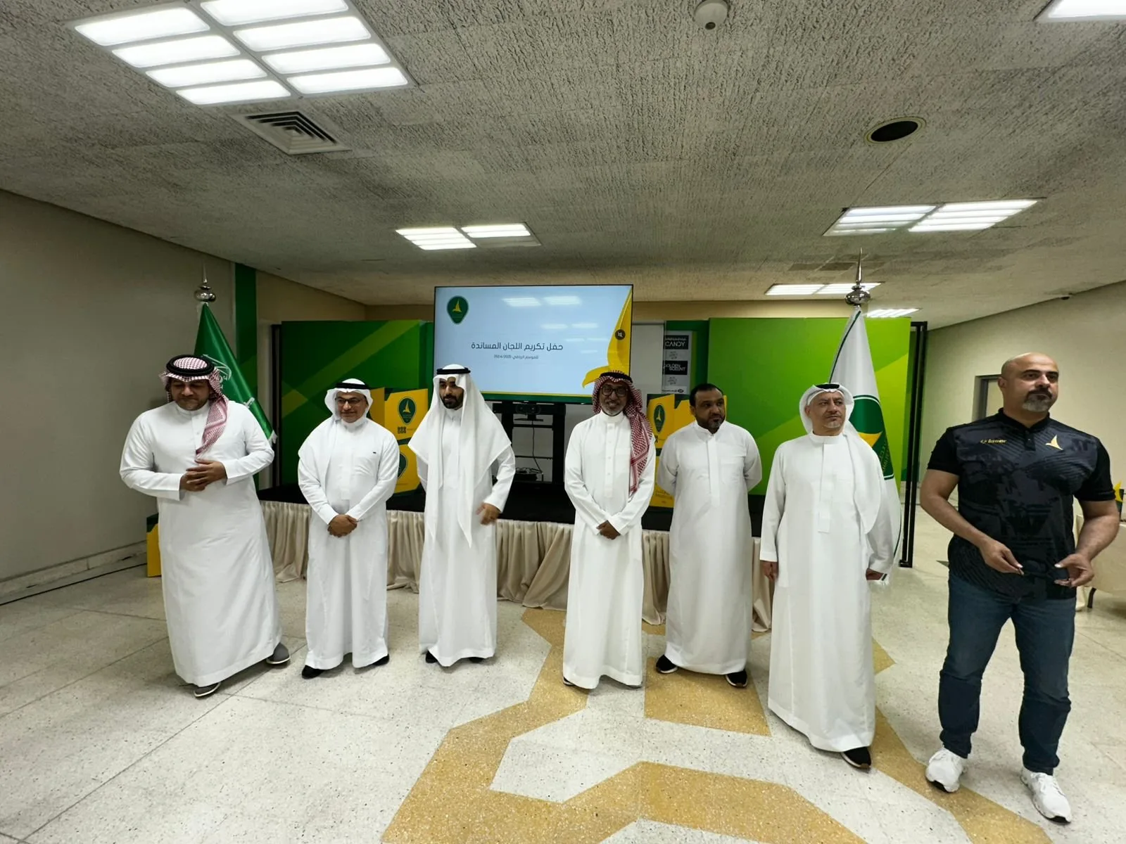 نادي الخليج يكرّم رابطة المشجعين ومجلس الجمهور تقديراً لمساهماتهم في دعم المدرج الخليجي