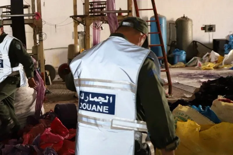 تحقيقات تكشف استخدام مستودعات في وسط البيضاء لتوزيع منتجات مزيفة تحقيقات تكشف استخدام مستودعات في وسط البيضاء لتوزيع منتجات مزيفة