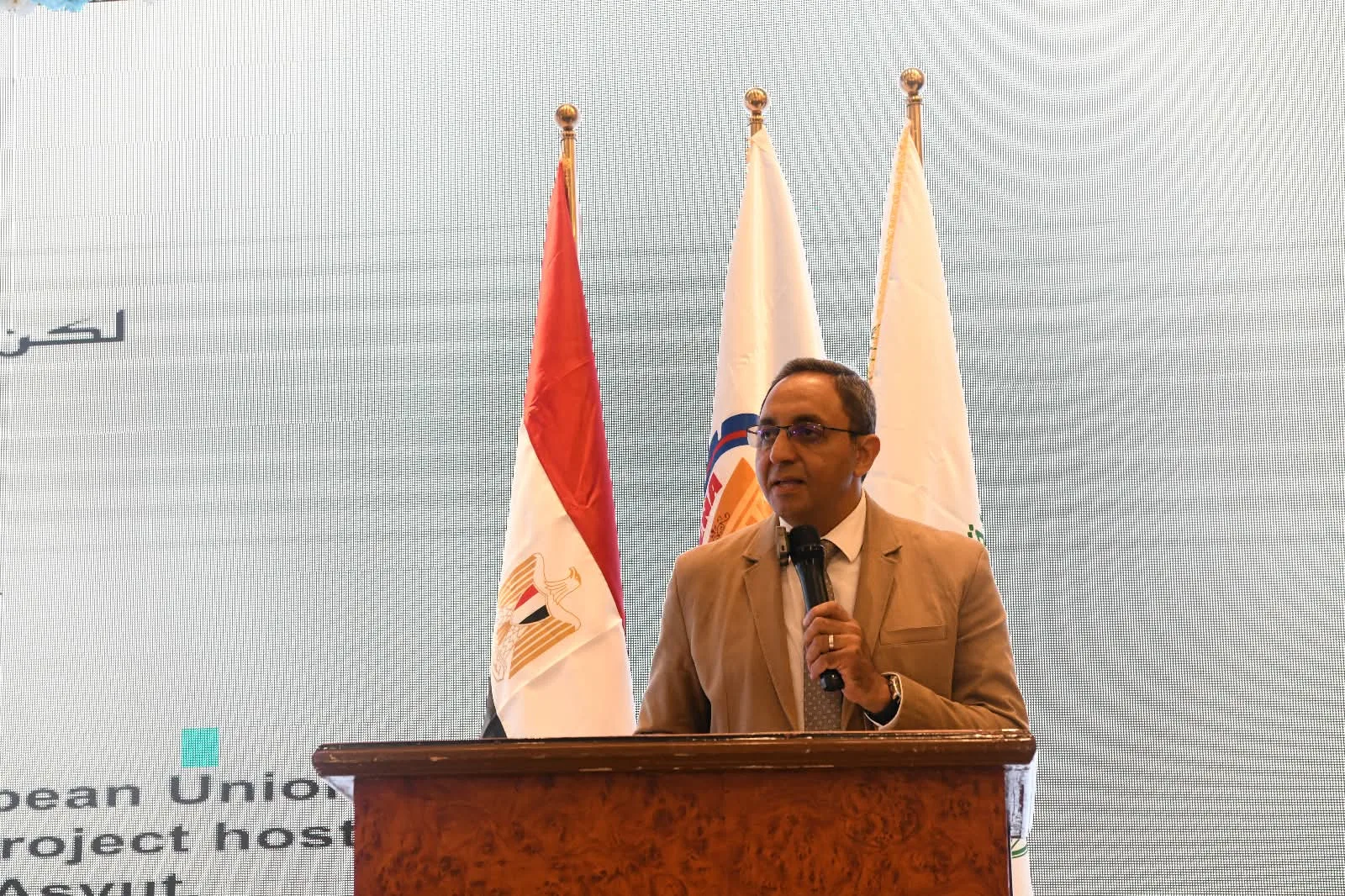 محافظ قنا يشارك في المنتدى الإقليمي للاقتصاد وريادة الأعمال بمشاركة كبيرة من شركاء التنمية.
