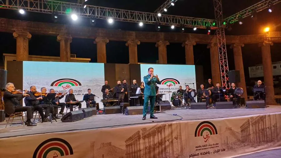 مسرح الساحة الرئيسية يحتفل بميزان موسيقى الشرق والغرب في جرش39 مسرح الساحة الرئيسية يحتفل بميزان موسيقى الشرق والغرب في جرش39