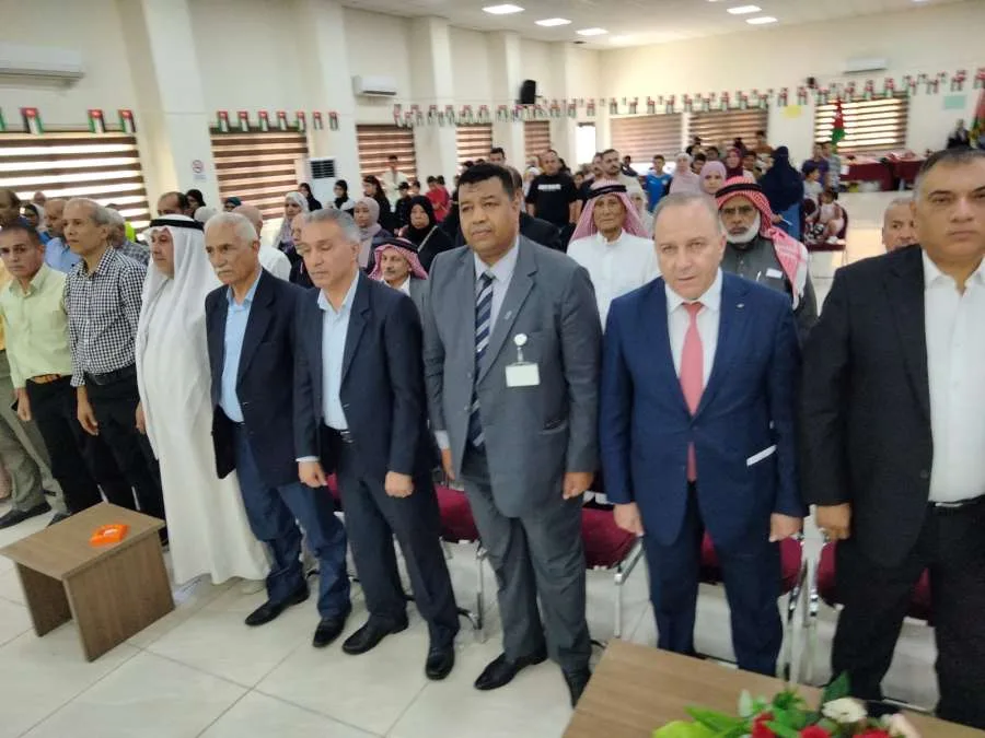 أبناء مخيم الشهيد: الحملات الإعلامية المضللة لن تؤثر على موقف الأردن التاريخي تجاه القضية الفلسطينية (صور) أبناء مخيم الشهيد: الحملات الإعلامية المضللة لن تؤثر على موقف الأردن التاريخي تجاه القضية الفلسطينية (صور)