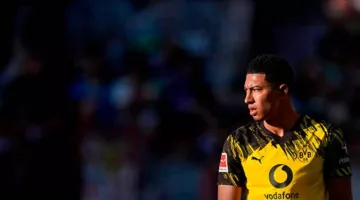 أب مستاء من أجل ابنه.. عائلة بيلينغهام تسبب الاضطراب في دورتموند