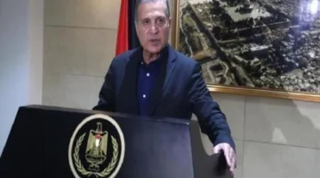 أبو ردينة: بدء عملية تسليم الأسلحة المتواجدة في المخيمات الفلسطينية بلبنان