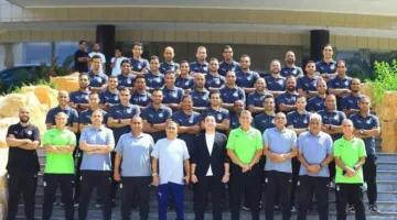“أبو زهرة” يتبادل رسالة هاني أبو ريدة مع حكام معسكر الإسكندرية