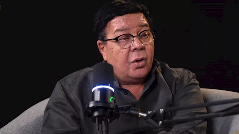 أحمد آدم لمجدي الجلاد: العلمانية والديمقراطية ستُفقد مصر، والقرآن هو الحل