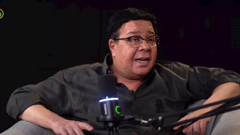 أحمد آدم لمجدي الجلاد: “مسرح مصر تحت إشراف أشرف عبدالباقي ليس مسرحًا” أحمد آدم لمجدي الجلاد: “مسرح مصر تحت إشراف أشرف عبدالباقي ليس مسرحًا”