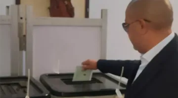 أحمد دياب، رئيس رابطة الأندية، يُشارك في انتخابات مجلس الشيوخ 2025 من خلال الإدلاء بصوته.