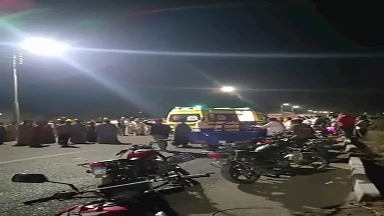 “أربعة شباب فقدوا في لحظة”.. محافظ الأقصر يقدم التعازي لأسر ضحايا حادث زفاف الطو. “أربعة شباب فقدوا في لحظة”.. محافظ الأقصر يقدم التعازي لأسر ضحايا حادث زفاف الطو.