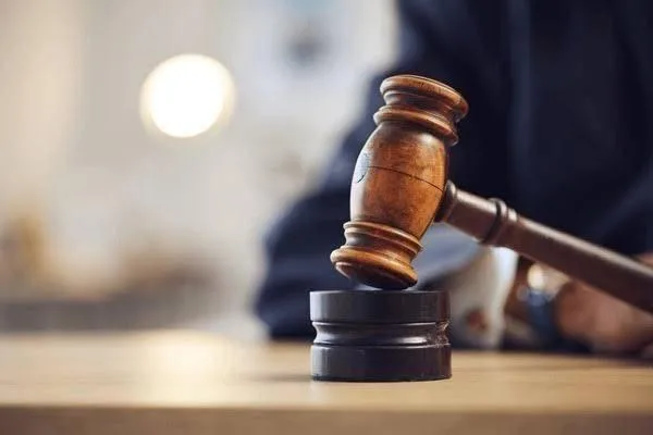 أرسلت رسالة مسيئة لسيدة ظنتها شقيقتها. أرسلت رسالة مسيئة لسيدة ظنتها شقيقتها.