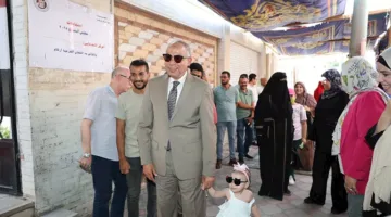 أصغر المشاركين في انتخابات الشيوخ: لحظة إنسانية تميز جولة محافظ المنيا