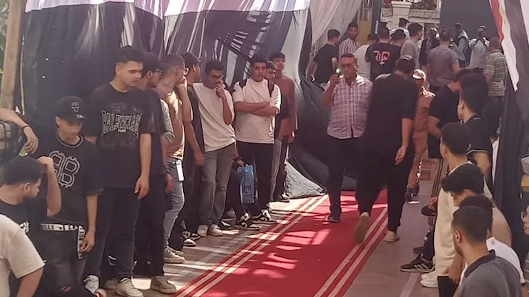 أعداد كبيرة من الناخبين تتجه إلى لجان المنوفية خلال انتخابات الشيوخ (صور) أعداد كبيرة من الناخبين تتجه إلى لجان المنوفية خلال انتخابات الشيوخ (صور)