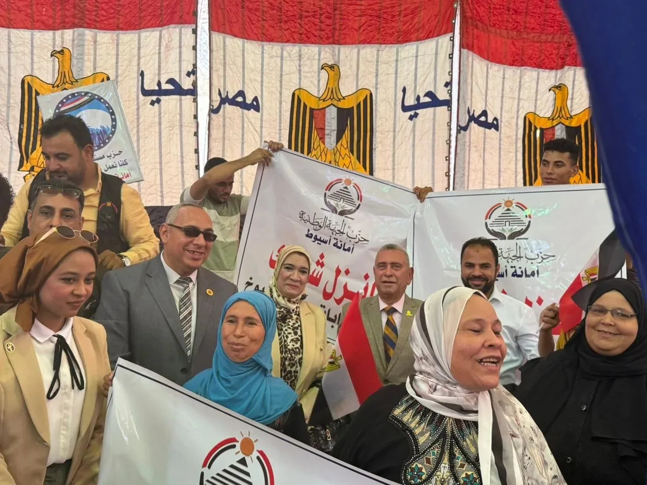 أمين “الجبهة الوطنية” في أسيوط ينظم فعاليات لجذب تأييد الجماهير لمرشح الحزب عمرو أبو العيون.