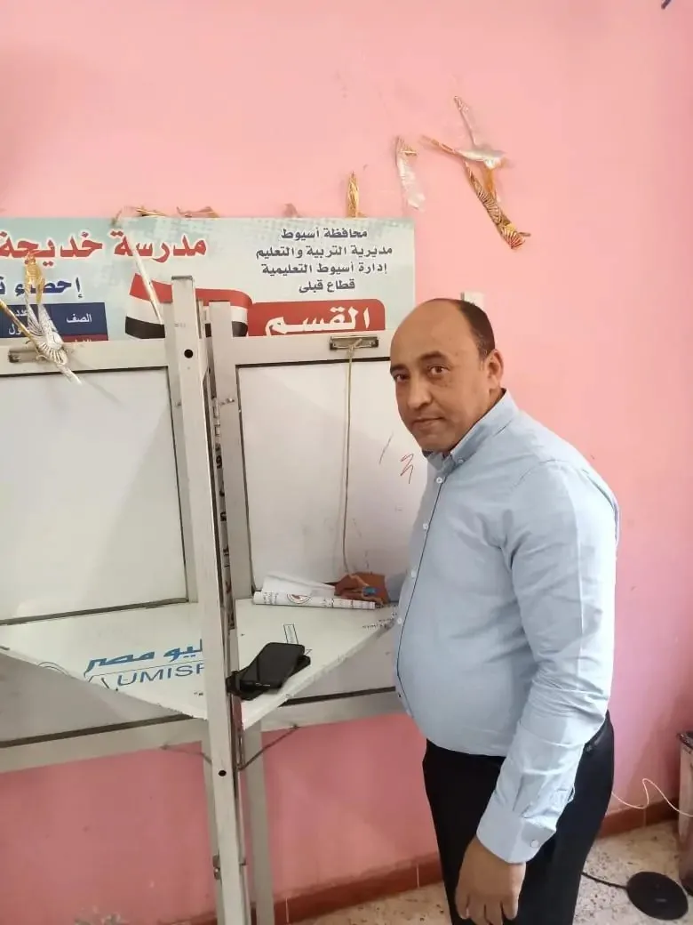 أمين تنظيم حزب “العدل” يصوت في أسيوط ويشدد على أهمية المشاركة الوطنية في الانتخابات أمين تنظيم حزب “العدل” يصوت في أسيوط ويشدد على أهمية المشاركة الوطنية في الانتخابات