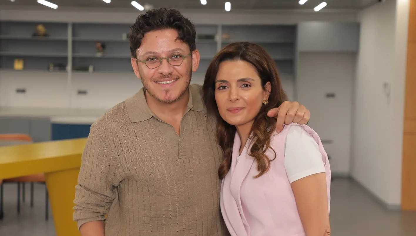 أنس البريحي في ‘بودكاست مع نايلة’: منال، النوم، والألوان… رؤية لعالم الحياة والإنسانية (فيديو) أنس البريحي في ‘بودكاست مع نايلة’: منال، النوم، والألوان… رؤية لعالم الحياة والإنسانية (فيديو)