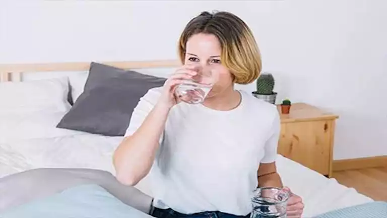 أهمية شرب الماء في الصباح: 10 فوائد صحية لتحسين صحتك