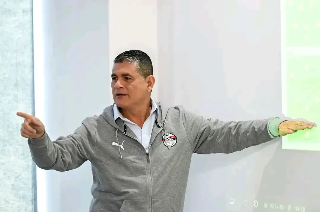 أوسكار رويز: لا يوجد تدخلات في اختيار الحكام.. واعتمدنا 40 حكمًا لتقنية VAR أوسكار رويز: لا يوجد تدخلات في اختيار الحكام.. واعتمدنا 40 حكمًا لتقنية VAR