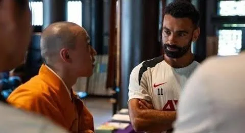أول رد فعل لمحمد صلاح على زيارته لمعبد في اليابان