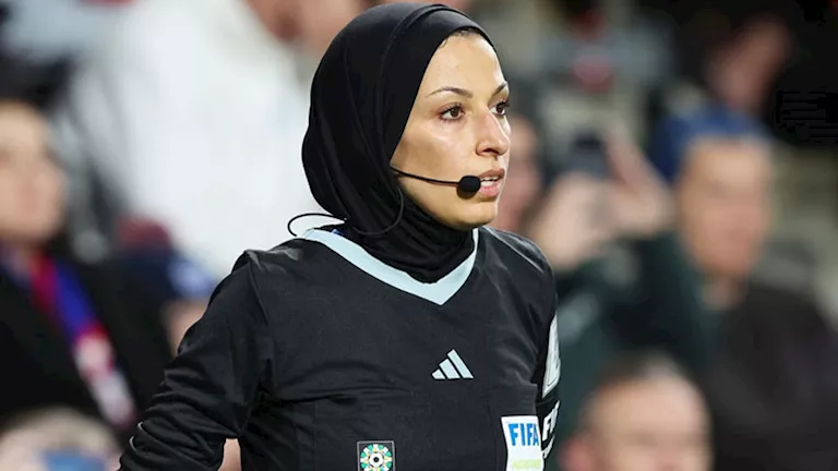 أول محجبة أم في تاريخ المونديال: قصة الحكمة الفلسطينية هبة سعدية أول محجبة أم في تاريخ المونديال: قصة الحكمة الفلسطينية هبة سعدية