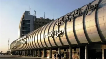 إحباط محاولة تهريب كمية كبيرة من مادة مخدرة مدرجة في قوائم المخدرات عبر مطار القاهرة | صور