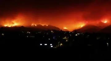 إخلاء الفنادق ومخيمات في جنوب إسبانيا بسبب حريق الغابات