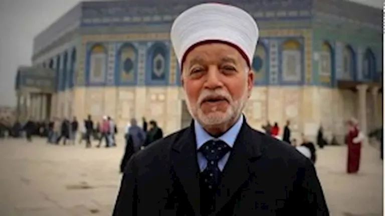 إسرائيل تمنع مفتي القدس والديار الفلسطينية من دخول المسجد الأقصى لمدة ستة أشهر