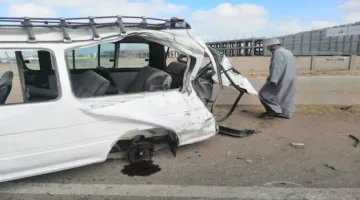 إصابة ثلاثة أشخاص جراء انقلاب حافلة صغيرة في جنوب الأقصر