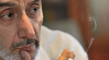 إضاءة الشموع تكريماً لروح الفنان اللبناني العظيم زياد الرحباني عند تقاطع بشارة الخوري (صور)