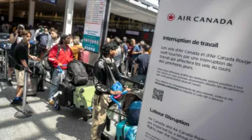 إضراب مضيفي الخطوط الكندية يؤثر على مئات الرحلات ويشكل خطرًا على 130 ألف مسافر يوميًا