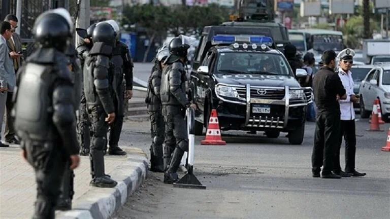 إعلان طبيب يجر طليق فنانة مشهورة إلى المتاعب والشرطة تقتحم منزله في الجيزة إعلان طبيب يجر طليق فنانة مشهورة إلى المتاعب والشرطة تقتحم منزله في الجيزة
